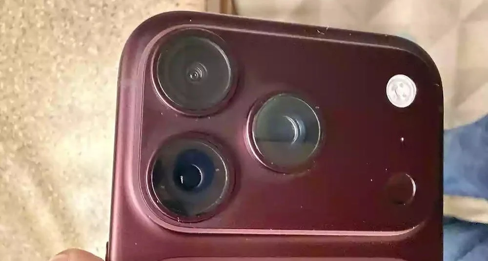 iPhone 18 Pro Burgundy đổi màu quanh camera: lỗi lớp hoàn thiện?
