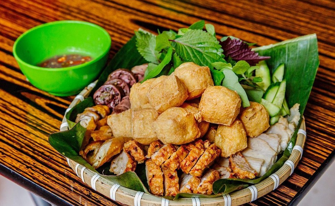 Bánh tráng nướng và ram ít: Khi ẩm thực vỉa hè Việt gây sốt trên mạng xã hội toàn cầu