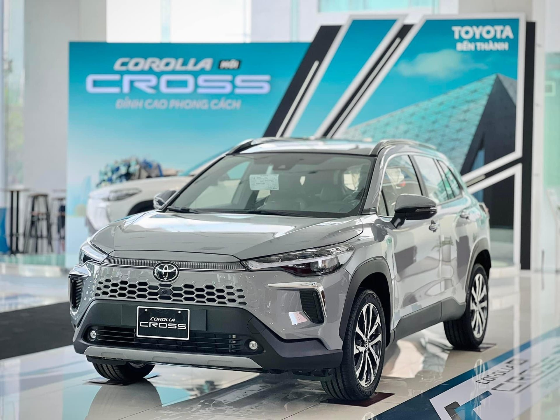 Toyota Corolla Cross Hybrid: Giá giảm và nâng cấp để giữ vị thế SUV cỡ nhỏ