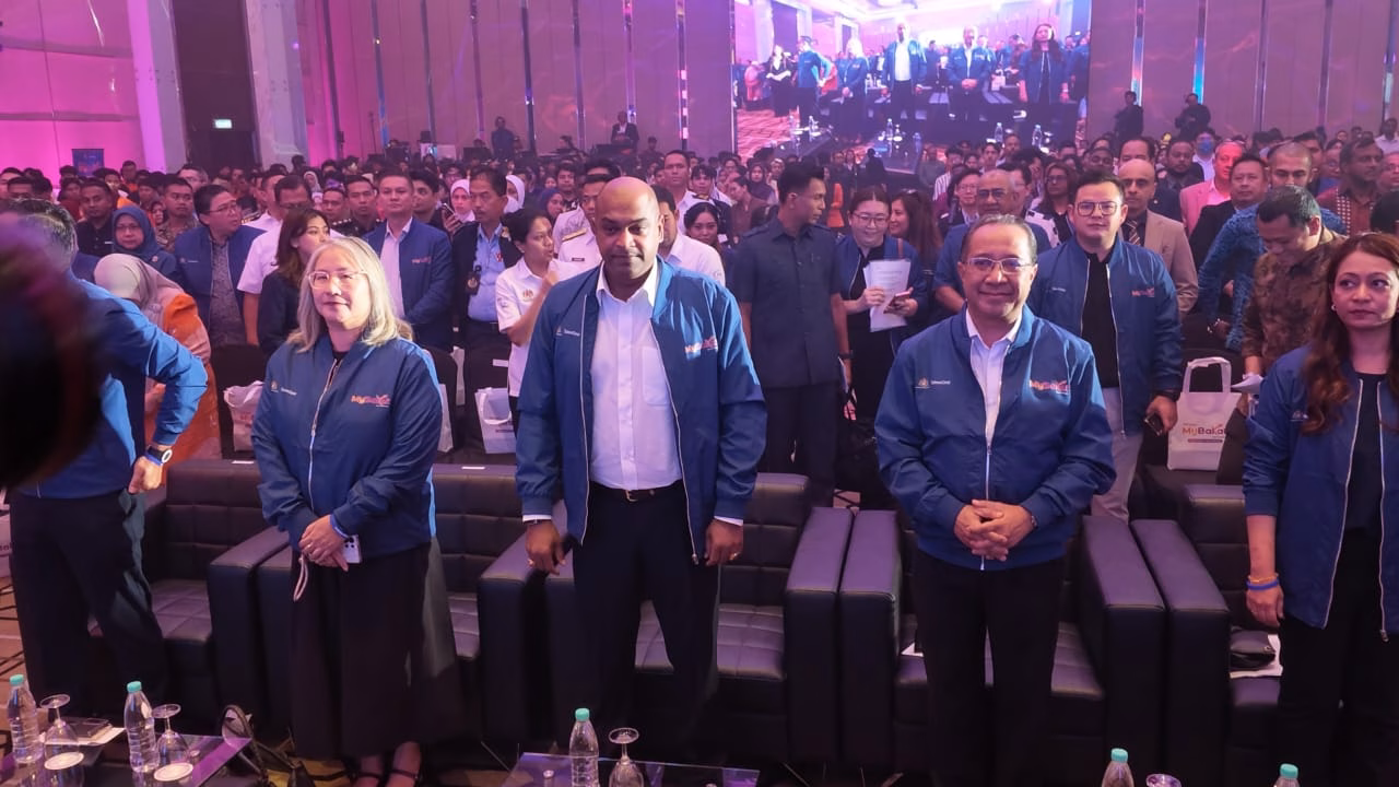 Mengatasi Jurang Kemahiran AI Melalui Program Pembangunan Tenaga Kerja