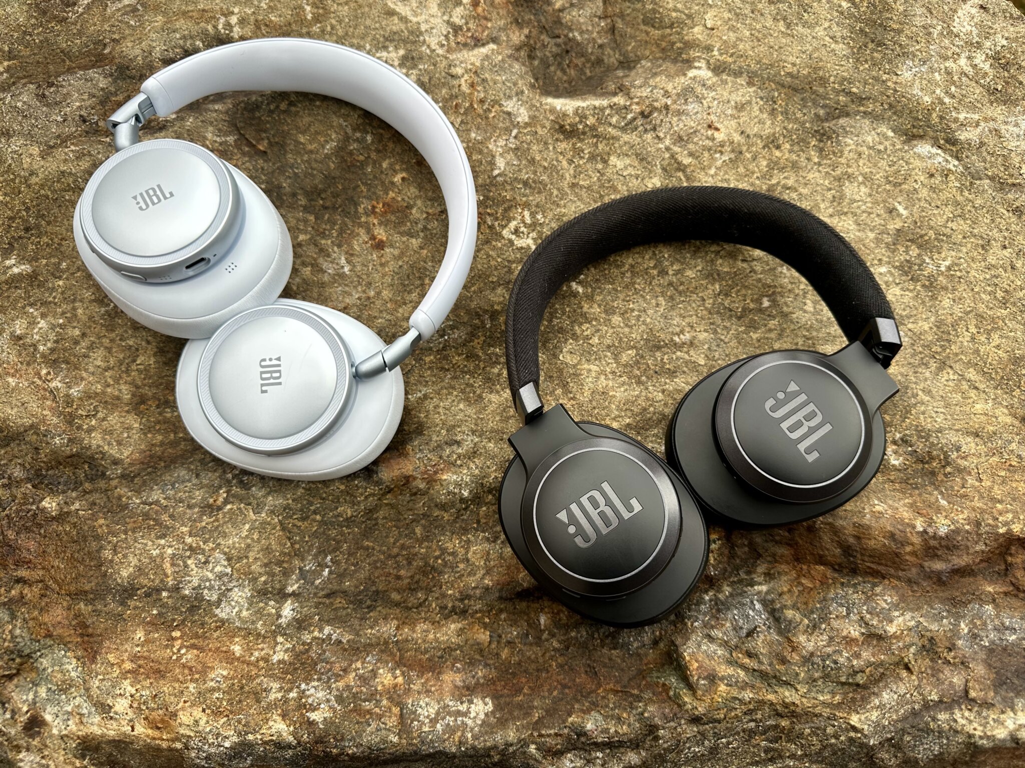 JBL Live 780NC: Tai nghe chống ồn thích ứng có đáng nâng cấp?