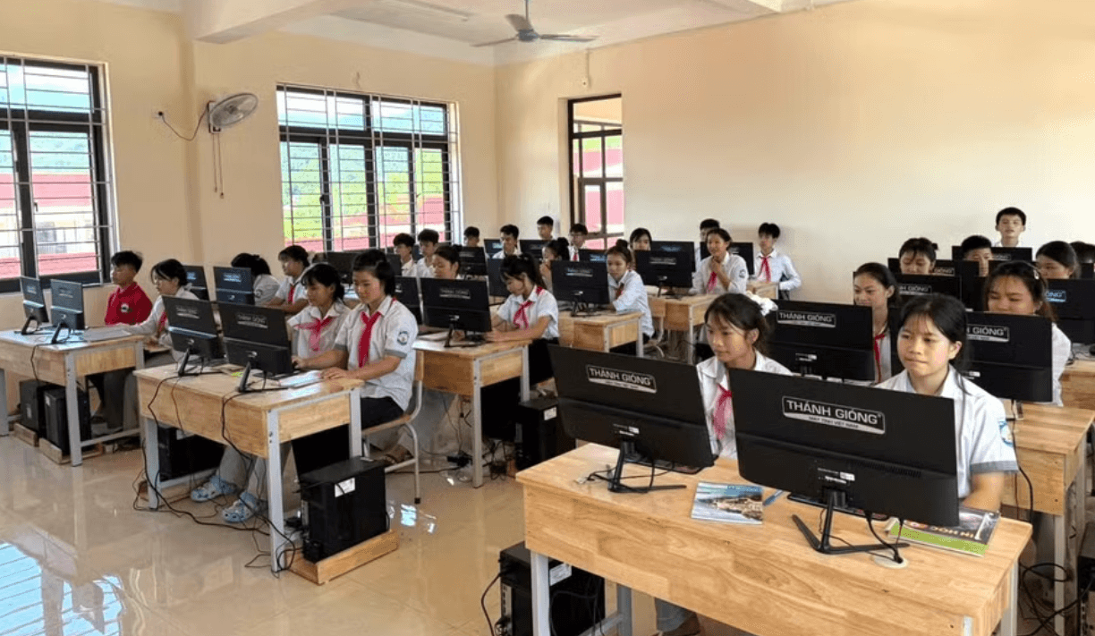 Internet vệ tinh mở cánh cửa học tập cho học sinh vùng sâu, vùng xa