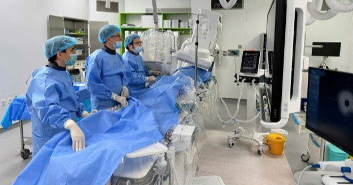 Hẹp động mạch cảnh, xơ vữa động mạch và nguy cơ đột quỵ âm thầm từ tuổi 18
