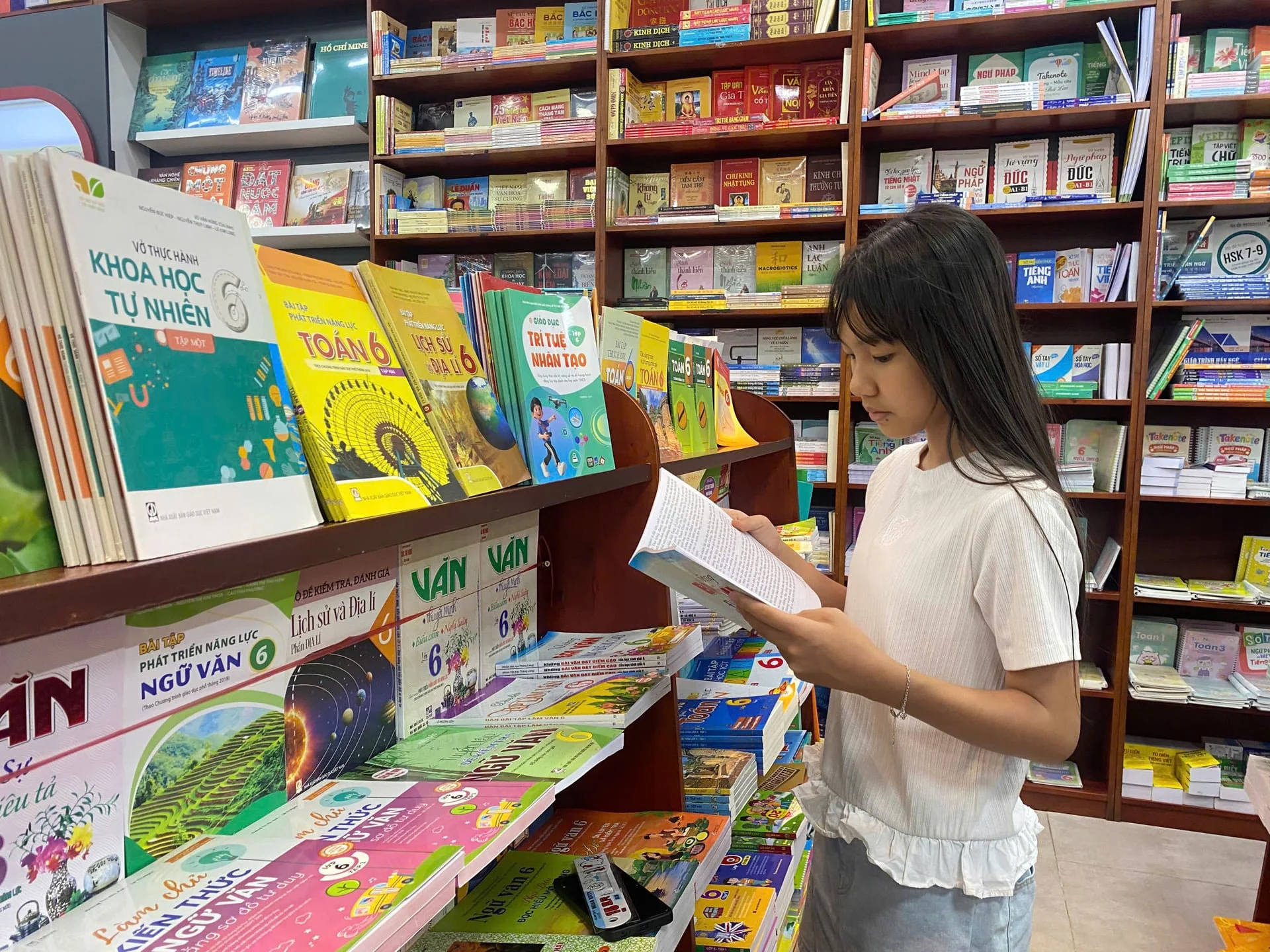 Bộ sách giáo khoa thống nhất: Cơ hội sửa sai và chuẩn bị lại từ gốc