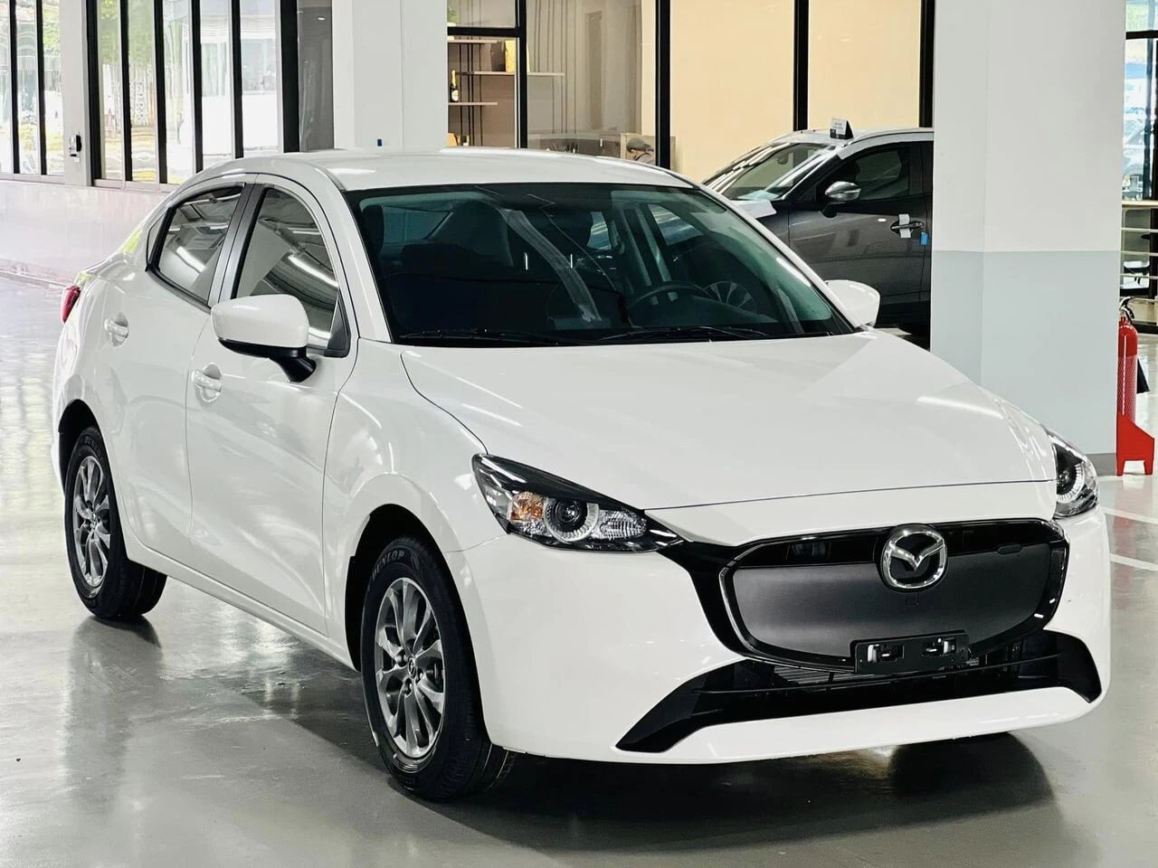 Mazda2 dưới 400 triệu: sedan hạng B 'xô lệch' cuộc chơi hạng A