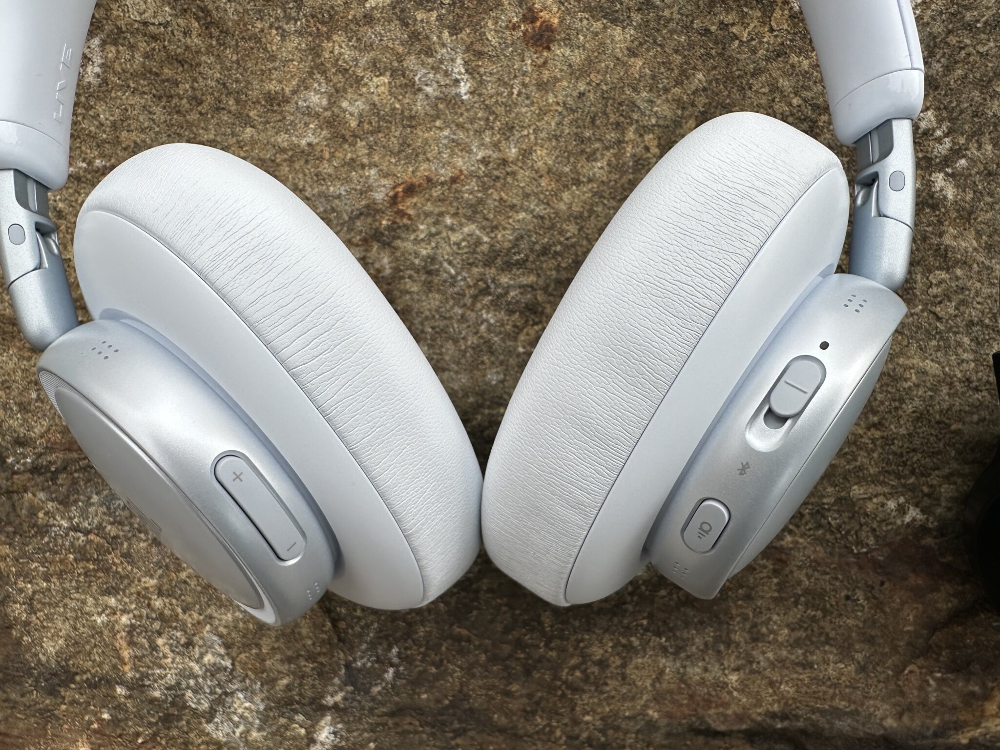 JBL Live 780NC: Tai nghe chống ồn thích ứng có đáng nâng cấp?