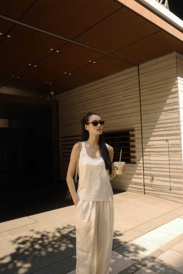 Phong Cách Tối Giản Của Hoa Hậu Nguyễn Quỳnh Anh Trong Đời Thường