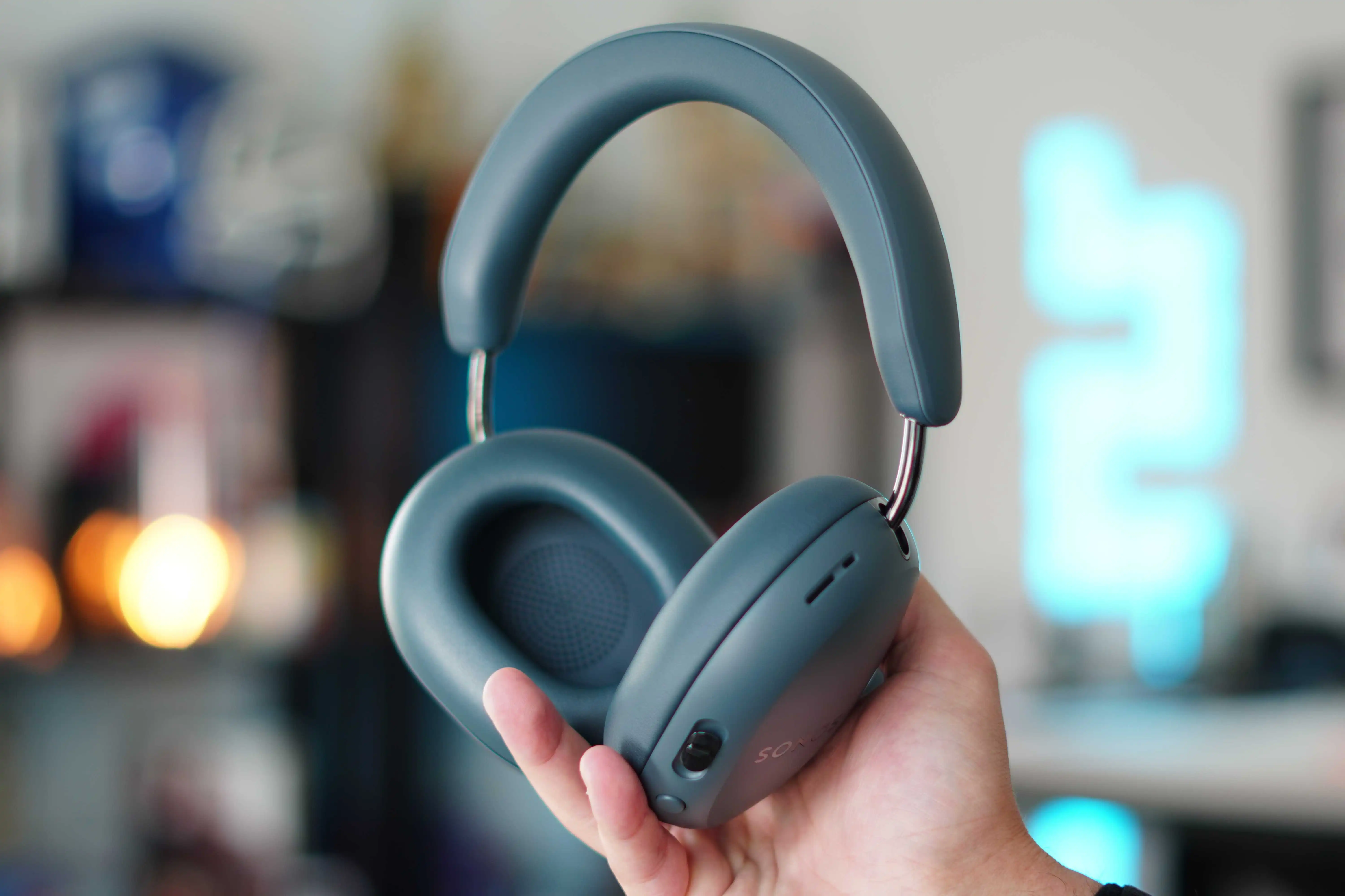 Sonos Ace Ultra vs Sennheiser Momentum 5: Tai nghe chống ồn premium nào đáng mua hơn?