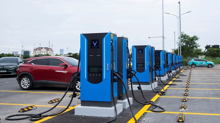 Quy chuẩn trạm sạc mới: Xe điện có thật sự dùng chung được?