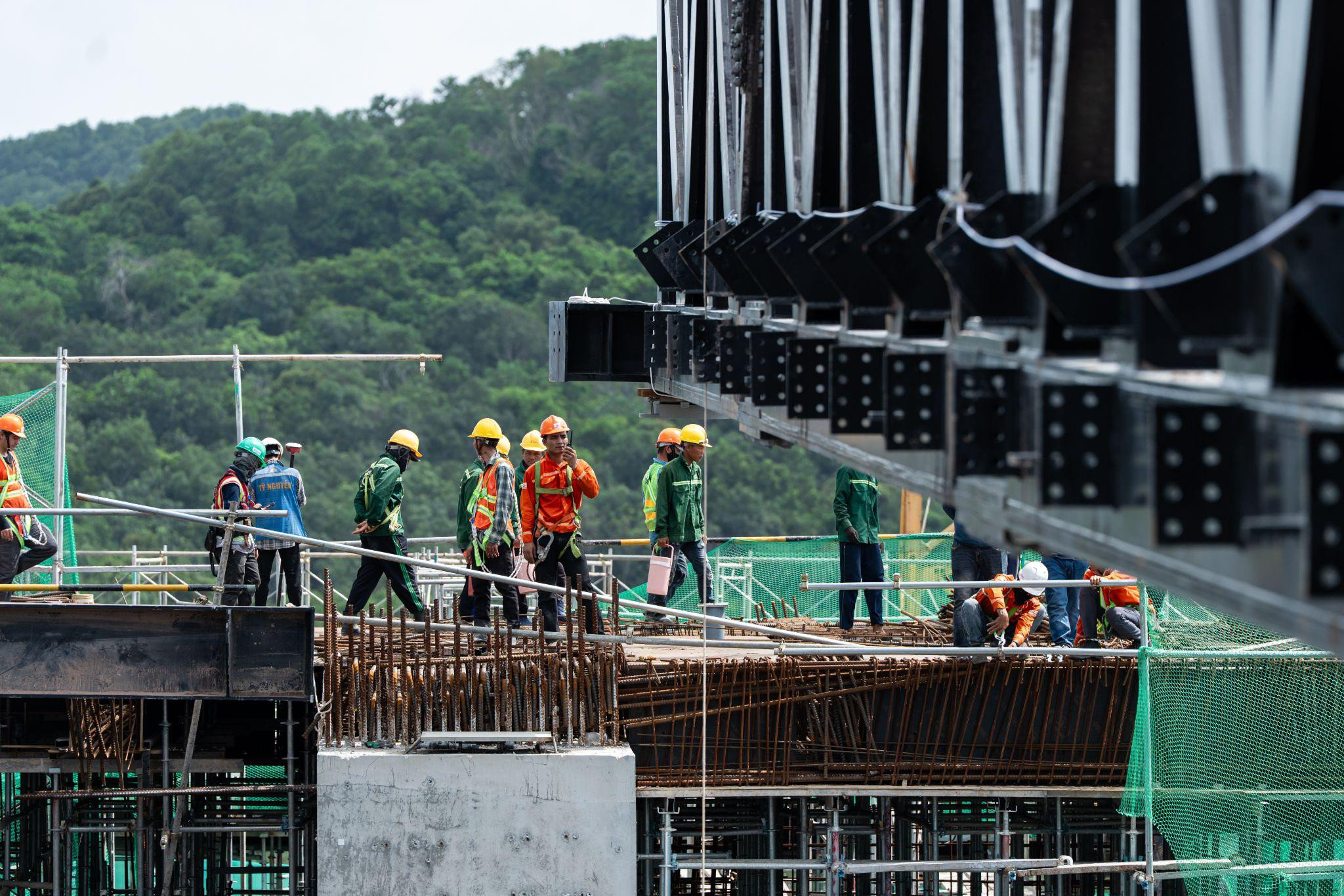 Phú Quốc tăng tốc hạ tầng điện và giao thông trước APEC