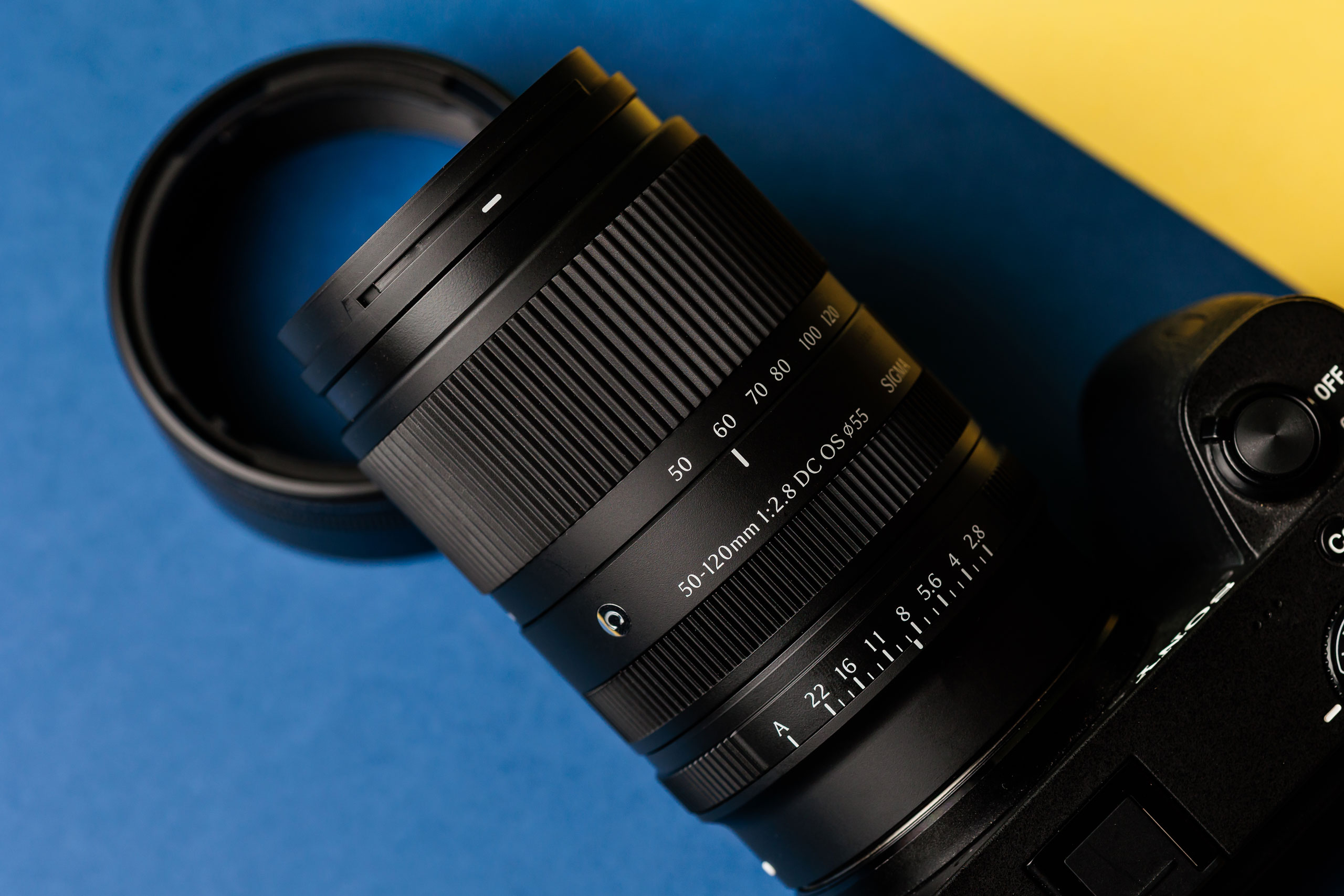 Sigma 50-120mm f/2.8 DC OS: Tele zoom APS-C nhỏ gọn đáng mua