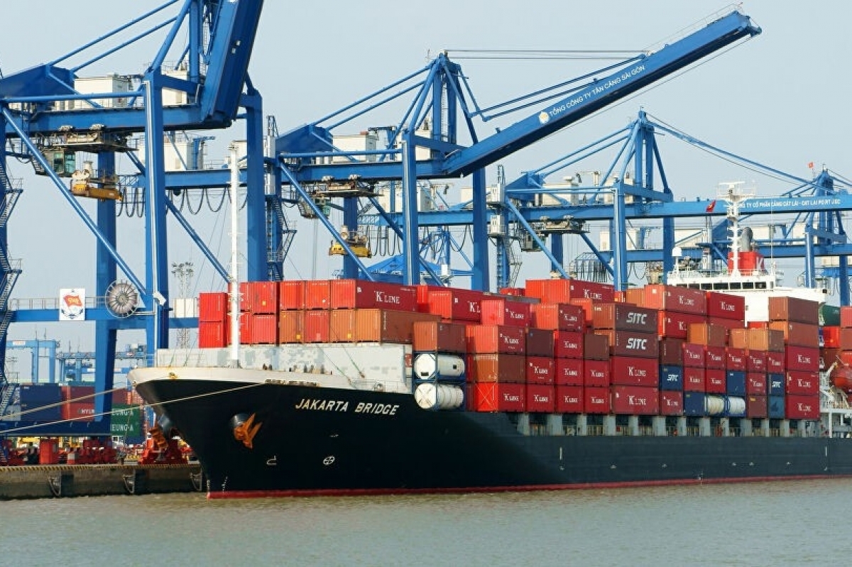 Xuất khẩu tăng 22% nhưng nhập khẩu tăng 35%: cảnh báo nào cho cân bằng thương mại?
