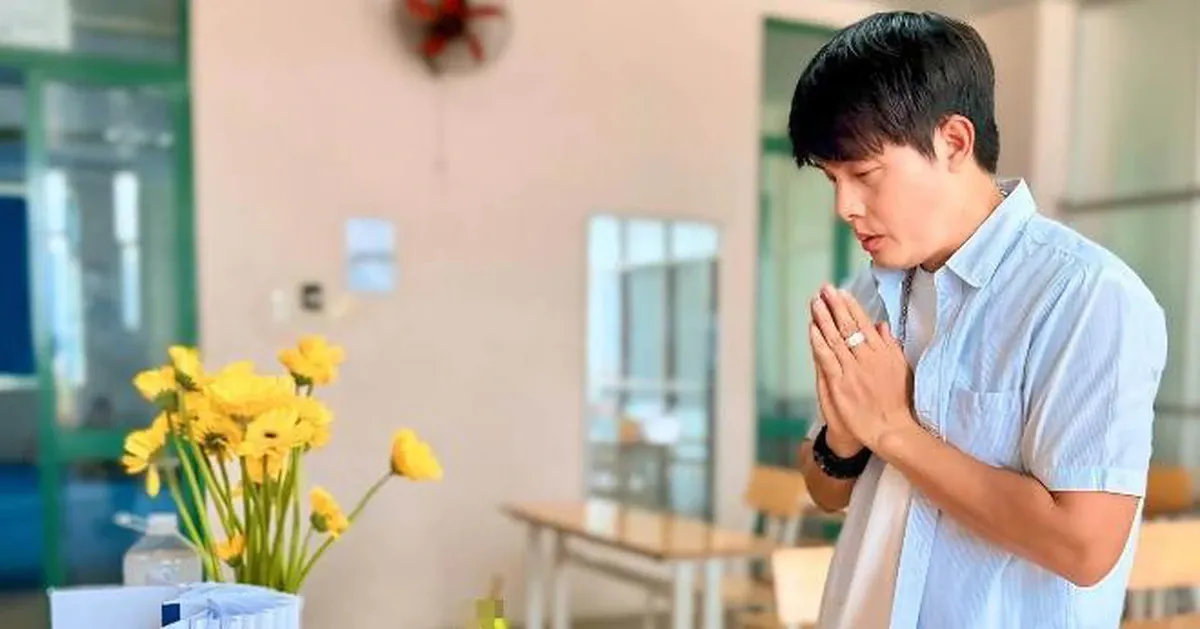 Từ sân khấu đến gánh bánh canh: sao Việt tái sinh nghề nghiệp