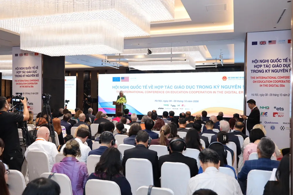Bộ GD&ĐT công bố 4 ưu tiên giáo dục thời AI: Làm chủ công nghệ, không lệ thuộc