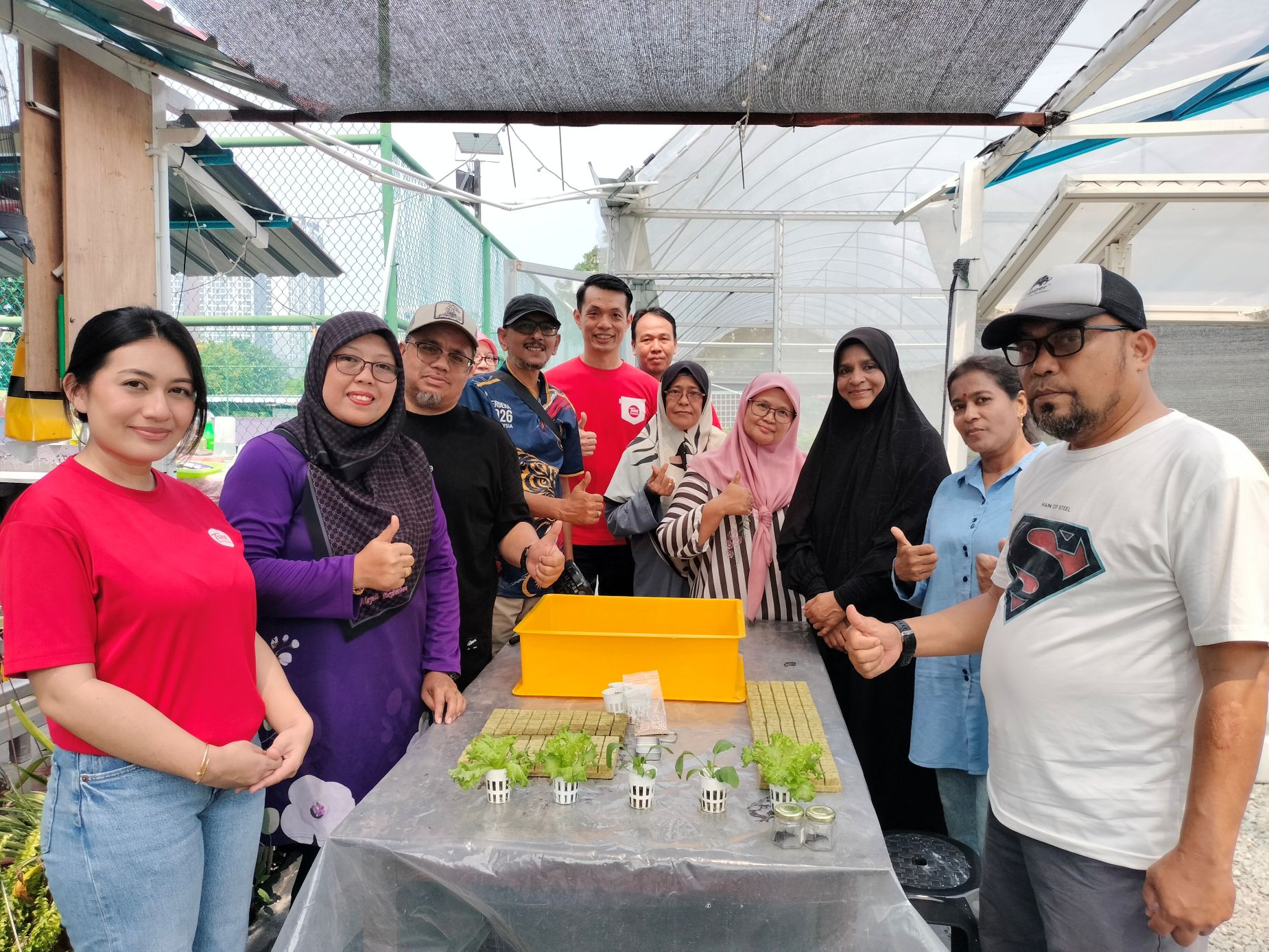 Terapi Kebun Komuniti: Penawar Senyap Kemurungan dan Pengikat Keluarga