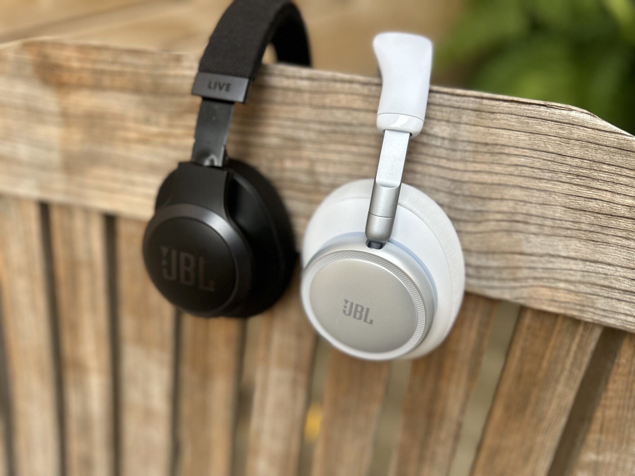 JBL Live 780NC: Tai nghe chống ồn thích ứng có đáng nâng cấp?
