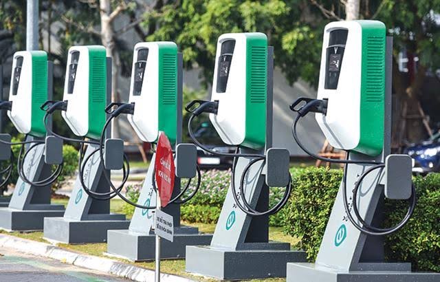Những thay đổi bắt buộc tại trạm sạc xe điện từ tháng 7: Hướng dẫn đầy đủ cho chủ đầu tư và người dùng