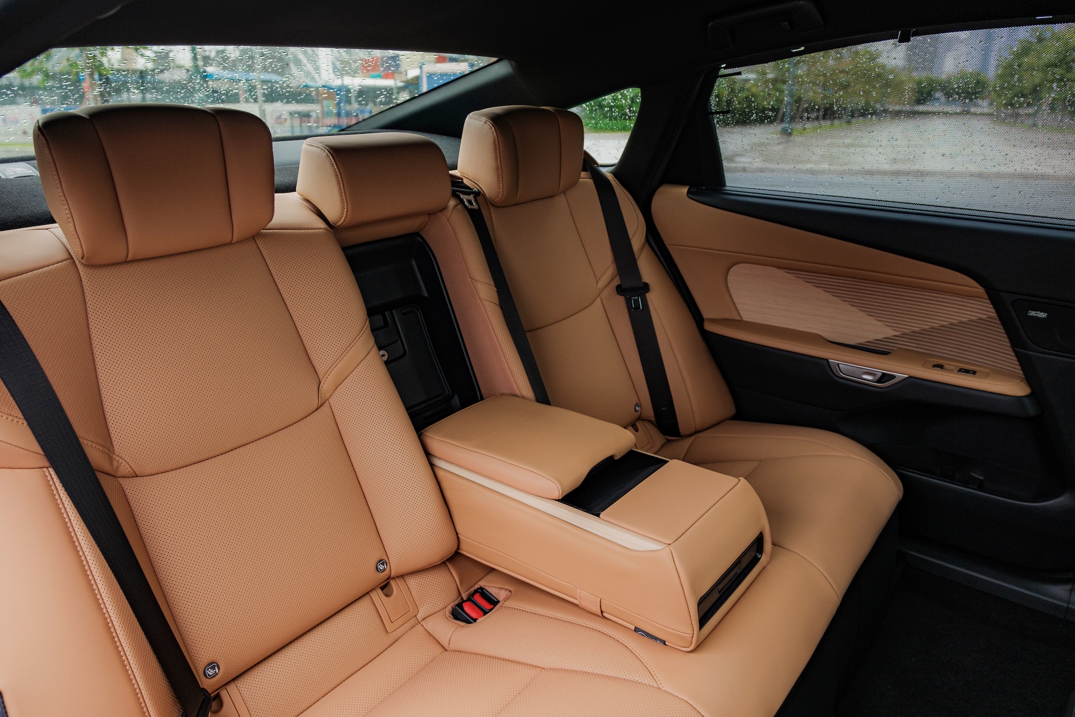 Lexus ES thế hệ 8: bước ngoặt điện hóa trong phân khúc sedan hạng sang