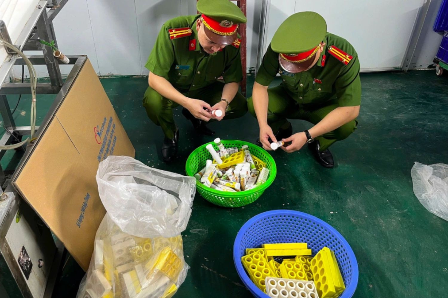 Viên uống bổ sung giả: Báo động đỏ cho cha mẹ có con nhỏ