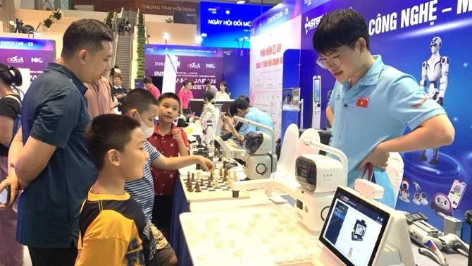 Triển lãm Robot, AI Hà Nội: Từ phòng thí nghiệm đến thị trường