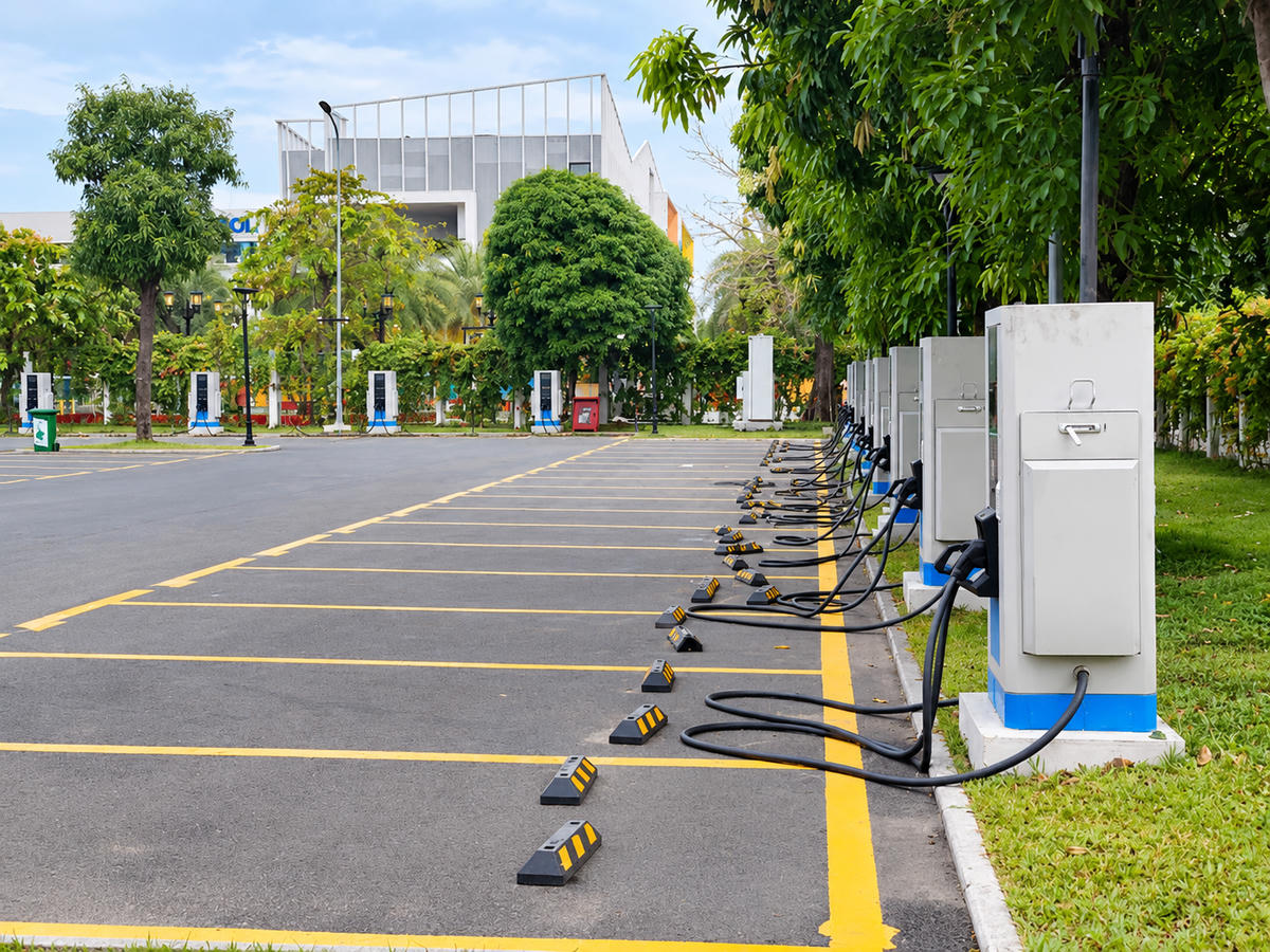 Những thay đổi bắt buộc tại trạm sạc xe điện từ tháng 7: Hướng dẫn đầy đủ cho chủ đầu tư và người dùng