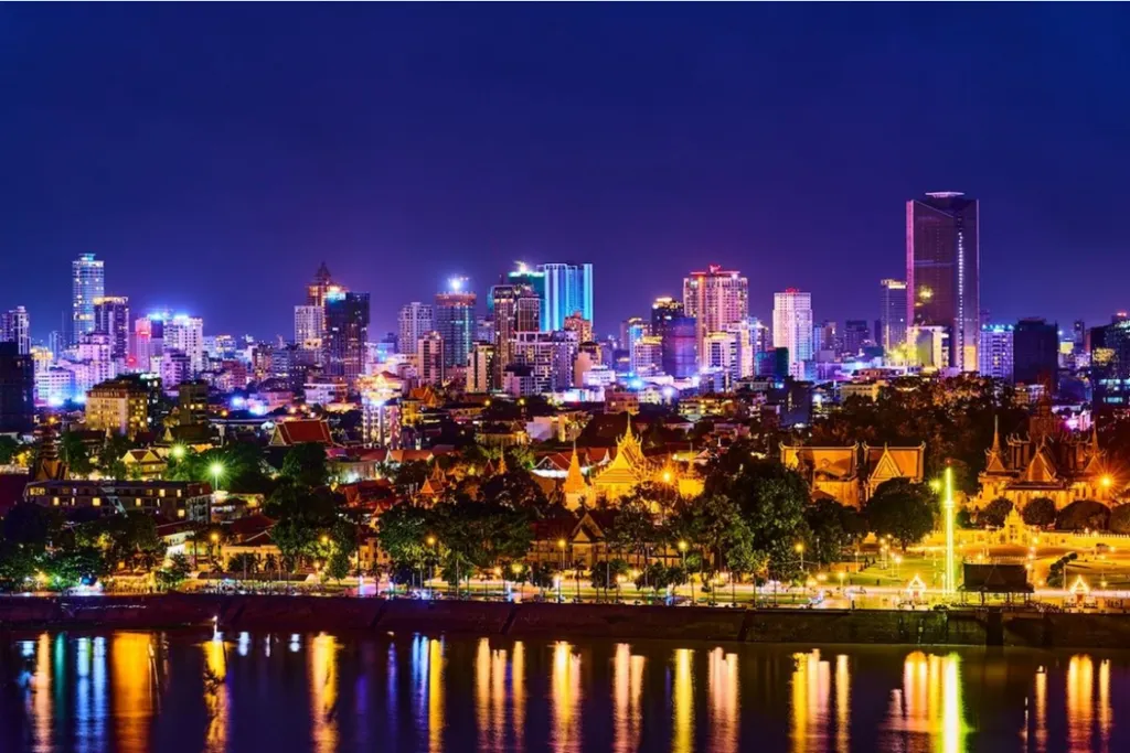 Thương mại Việt Nam - Campuchia: Mục tiêu 20 tỷ USD và cuộc chơi mới cho doanh nghiệp