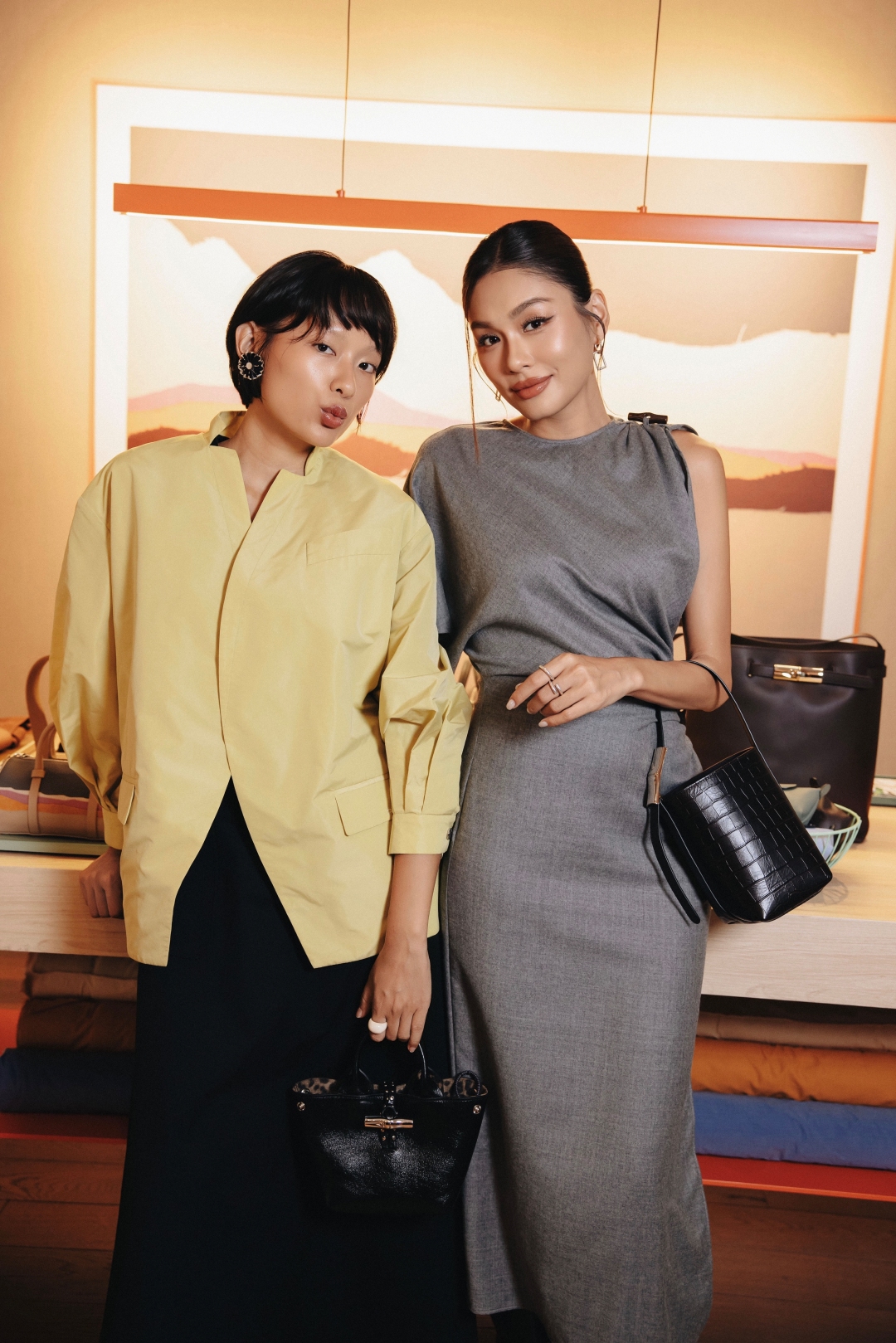 Longchamp Thu Đông: Khi gallery hóa thành sàn diễn thời trang