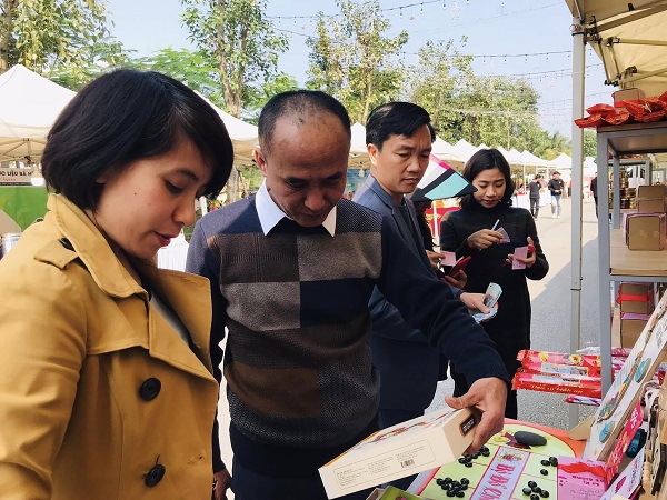 Từ căn bếp gia đình đến dây chuyền đóng hộp: con đường mới của ẩm thực Việt