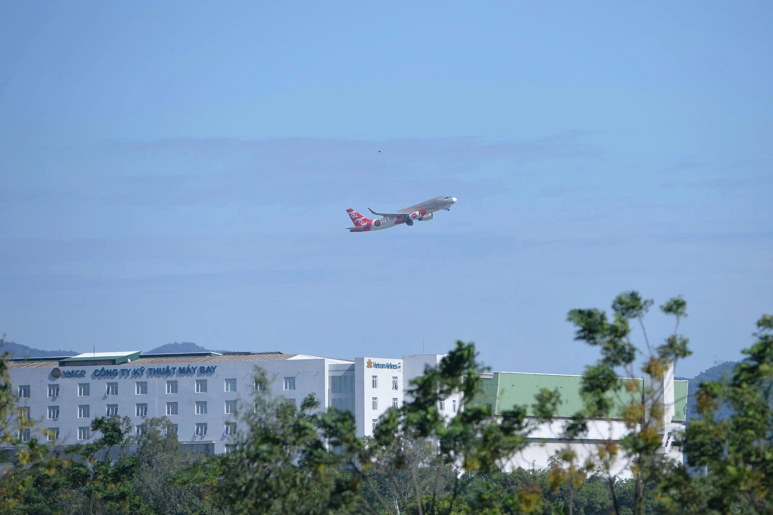 Hướng dẫn toàn diện quy định bay drone gần sân bay