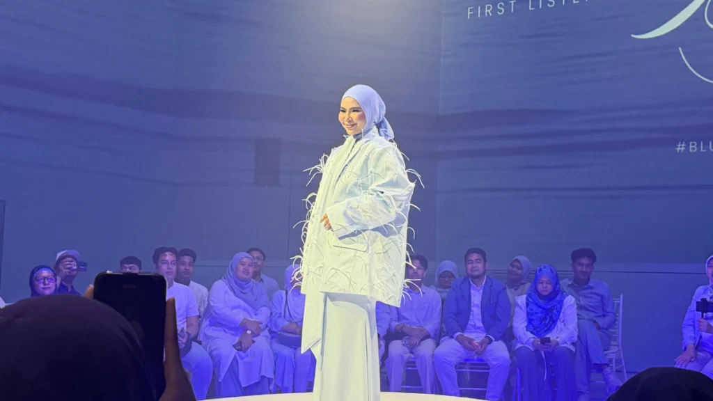 Bagaimana Aina Abdul Menghasilkan ‘Bluest Sky’ Dalam 10 Jam Studio
