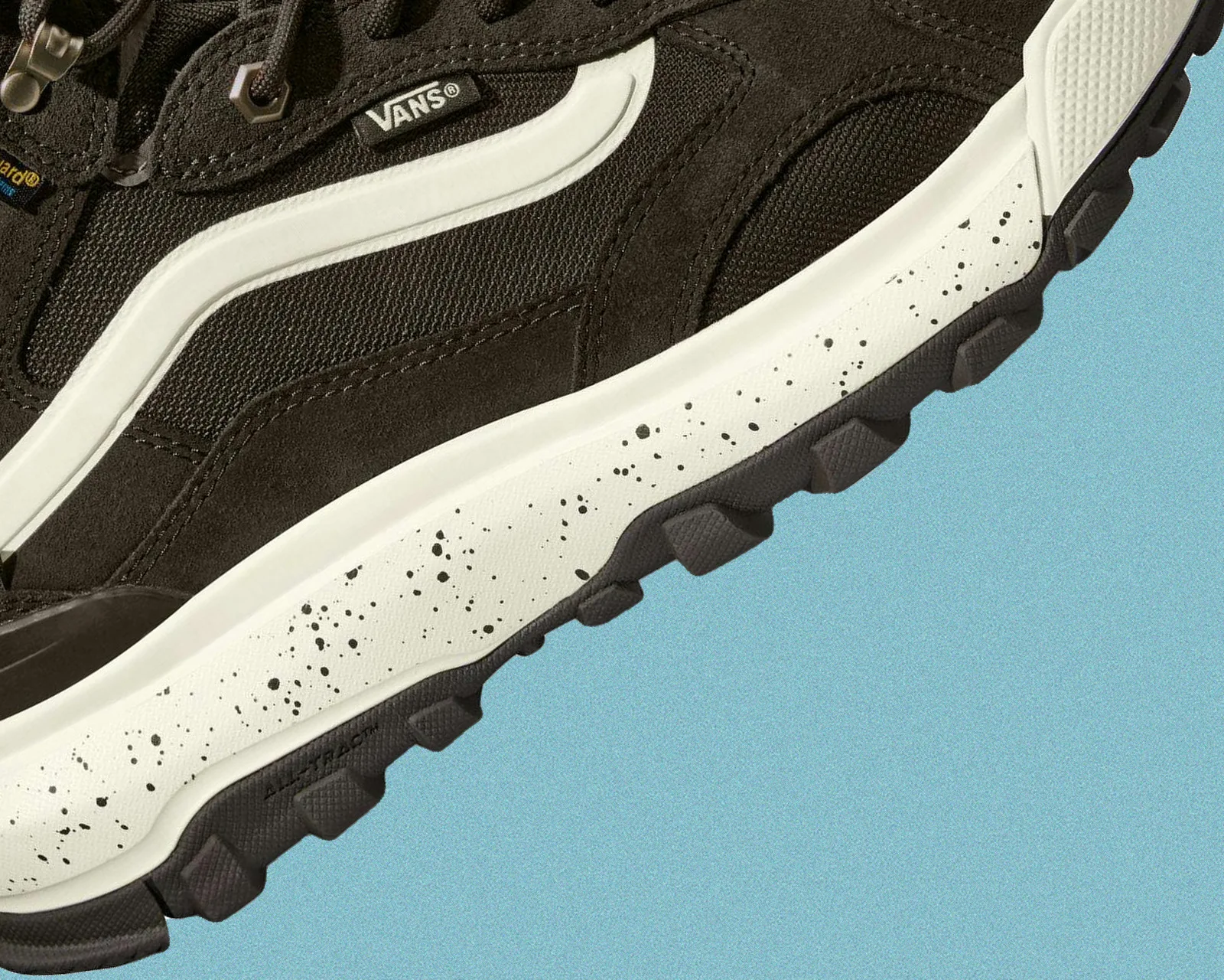 Giày leo núi cao cấp bất ngờ giảm giá: Hoka và Vans mang công nghệ đỉnh cao vào tầm tay