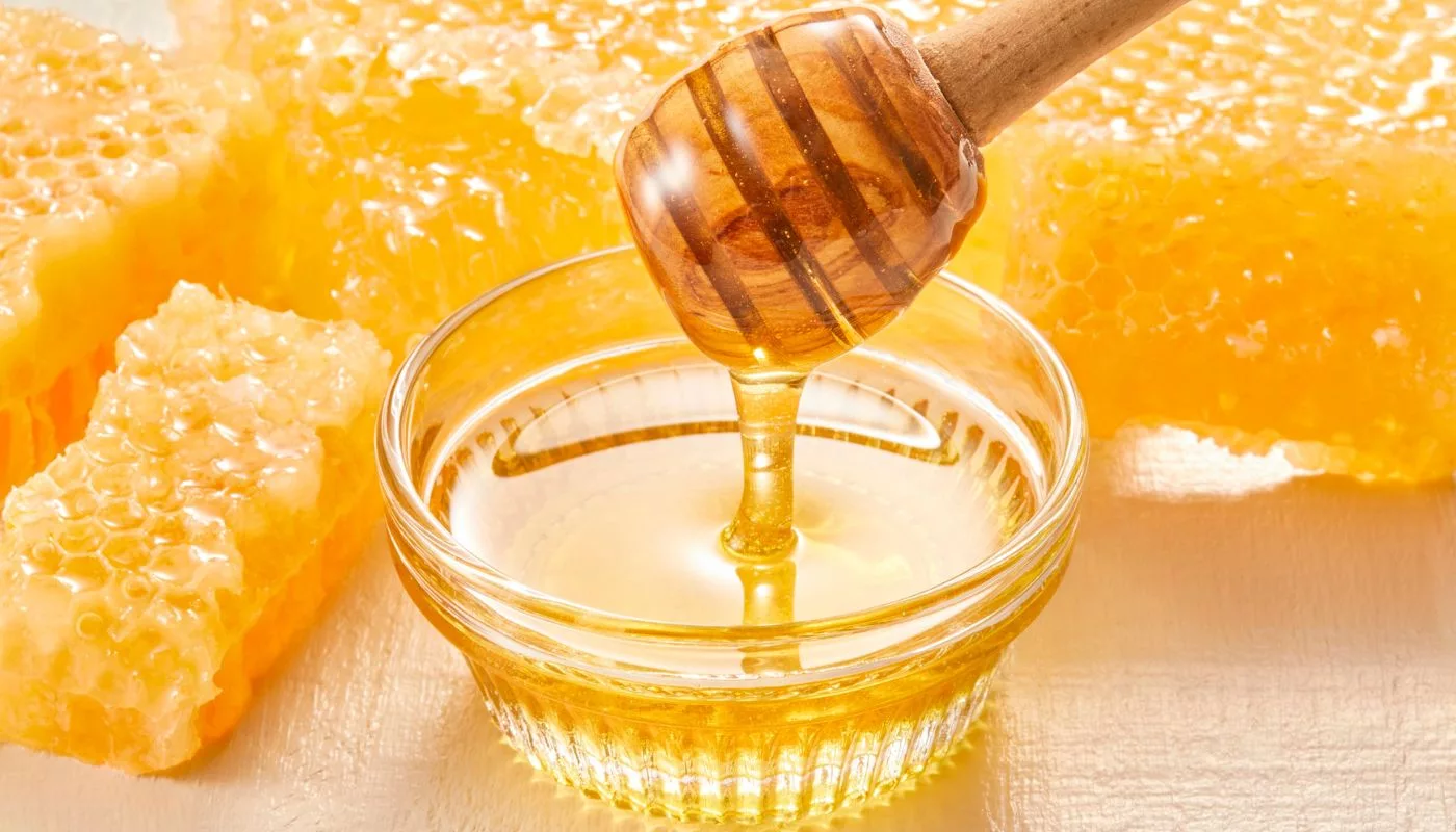 Madu Limau Kasturi dengan Halia: Stok Rumah Untuk Tekak Sihat