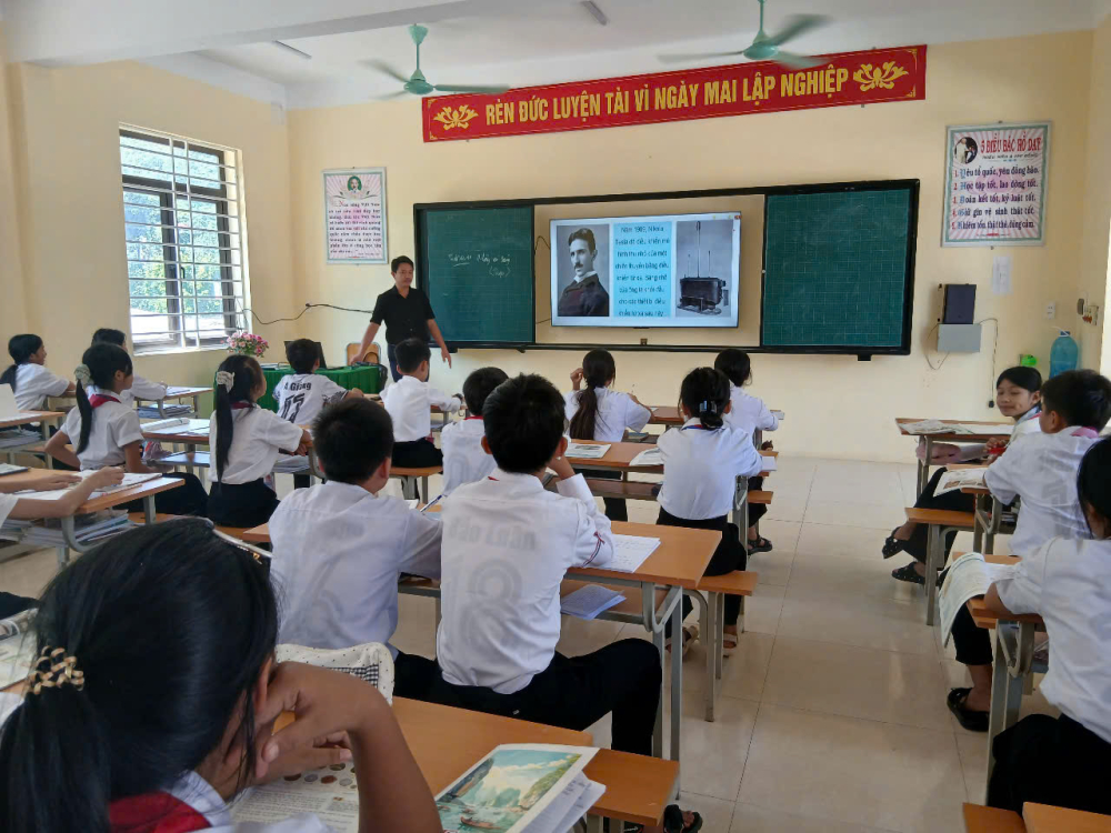 Từ quản lý học sinh đến dạy Toán: Trường THCS Mường Lát áp dụng AI như thế nào?