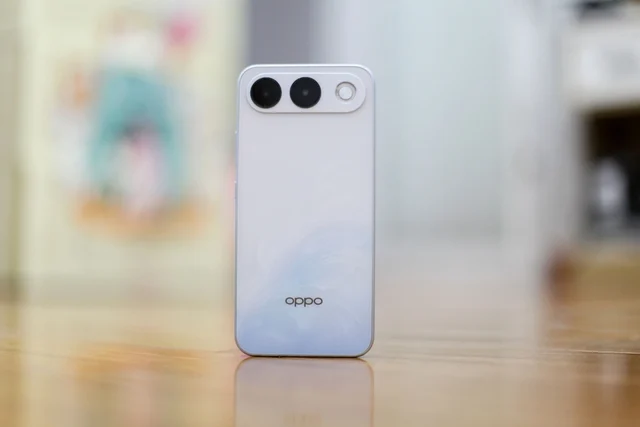 Smartphone tầm trung giờ đầy tính năng flagship: có nên lên đời máy cao cấp?