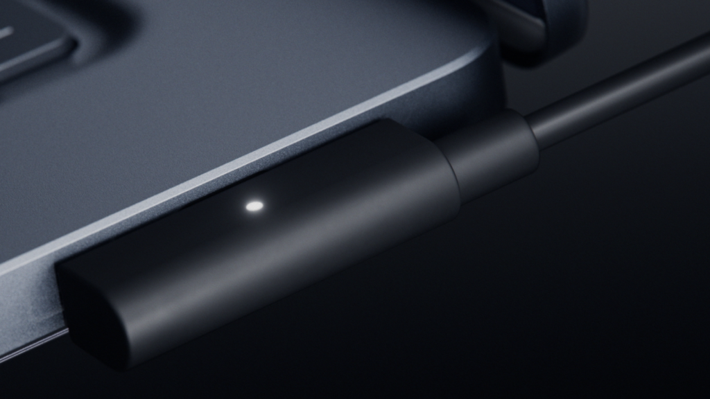 Surface Laptop Ultra đối đầu MacBook Pro: chọn máy nào cho dân chuyên?