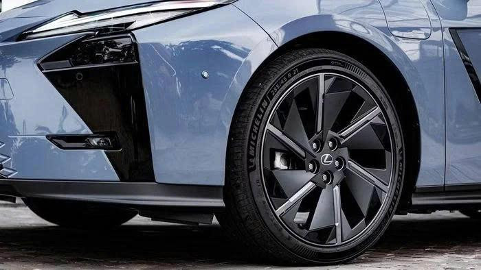 Lexus ES 500e tại Việt Nam: xe điện hạng sang 460 km và bài toán cạnh tranh
