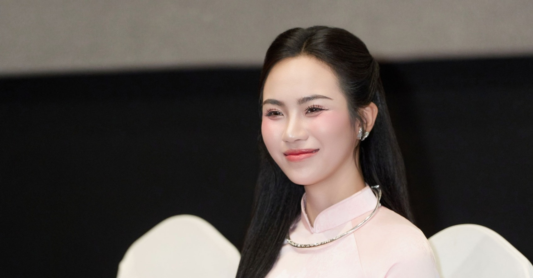 Nữ ca sĩ 22 tuổi chi hàng tỷ cho album thính phòng kết hợp AI