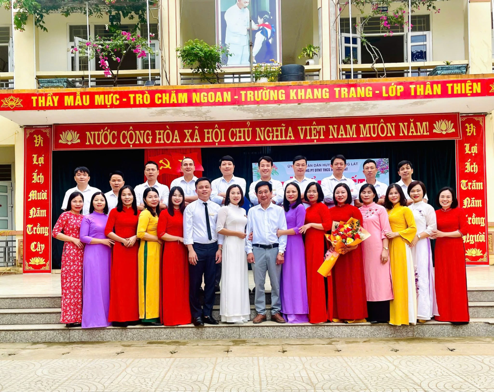 Từ quản lý học sinh đến dạy Toán: Trường THCS Mường Lát áp dụng AI như thế nào?