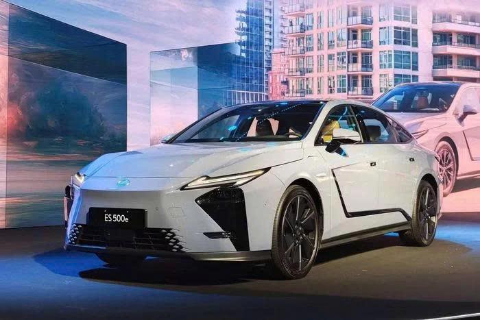 Lexus ES 500e tại Việt Nam: xe điện hạng sang 460 km và bài toán cạnh tranh