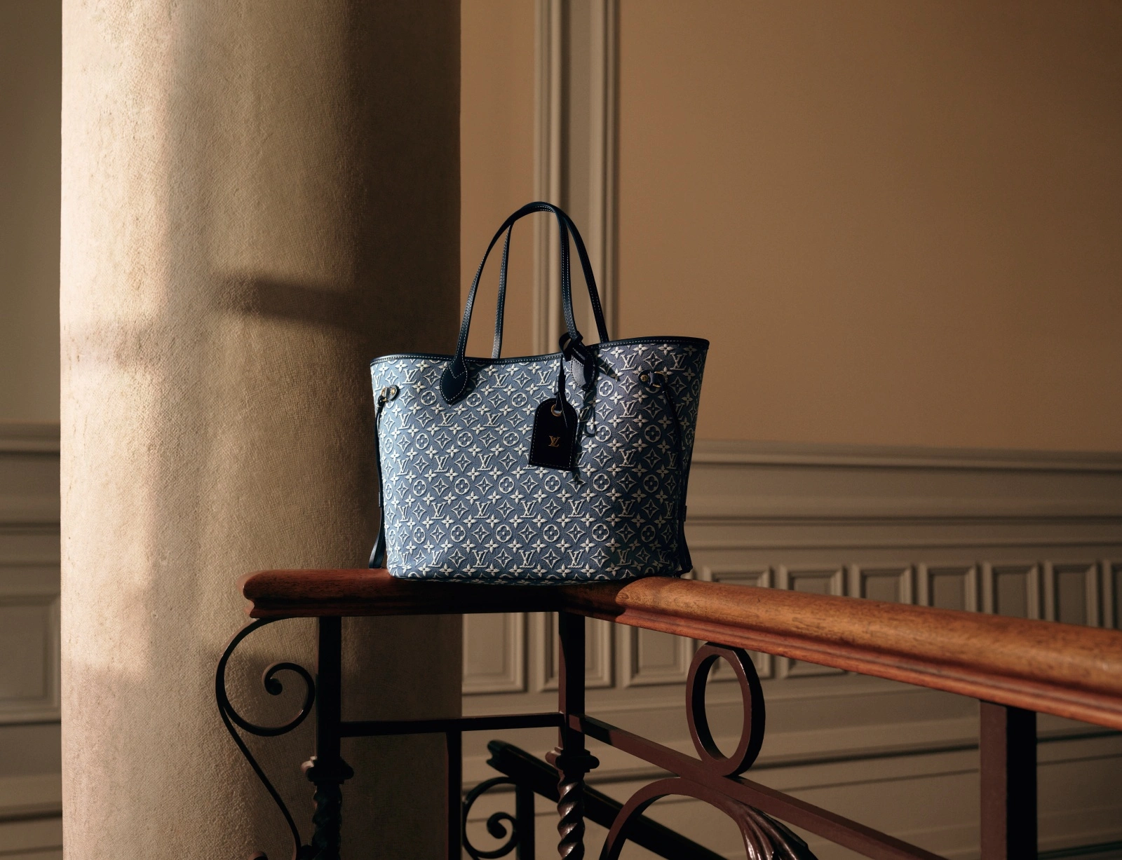 Từ Chanel 2.55 đến Neverfull: khi túi biểu tượng được tái định nghĩa