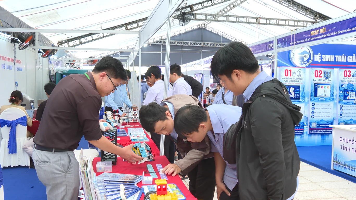 Hàng nghìn học sinh bước vào thế giới khoa học tương tác