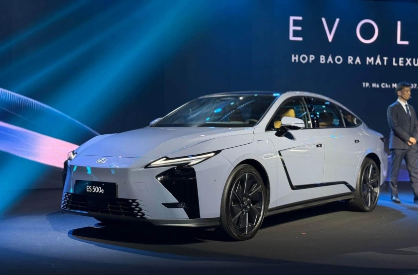 Lexus ES thuần điện xuất hiện: cuộc chơi sedan hạng sang đổi chiều