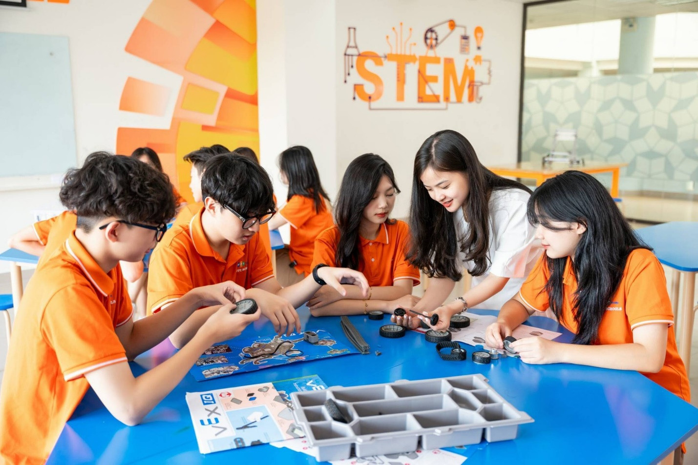 Bỏ phòng STEM riêng: Cơ hội để trường phổ thông dạy STEM linh hoạt và thực chất