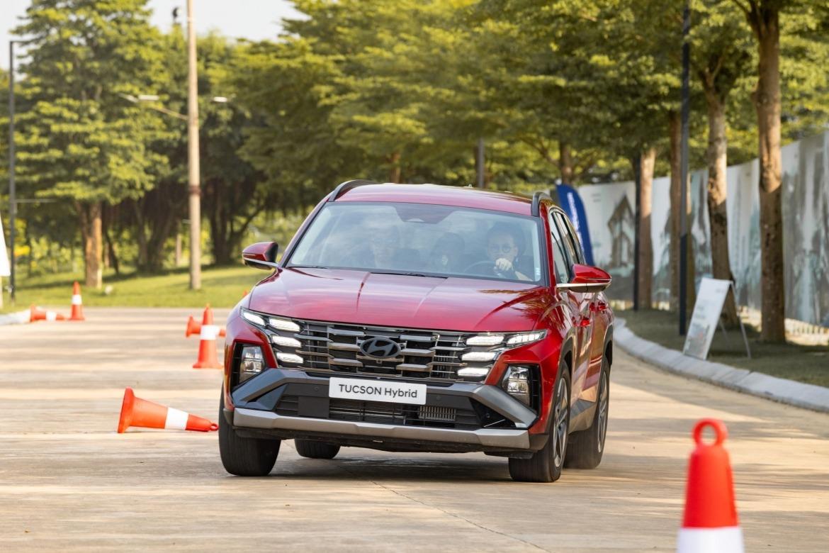 Hyundai Tucson đời cũ bùng nổ doanh số: khách hàng đang nghĩ gì?