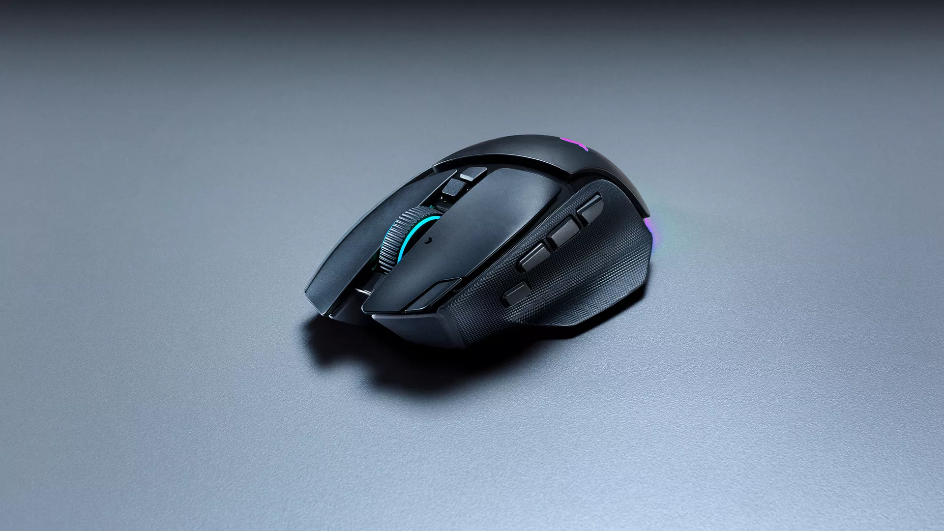 Razer Basilisk V4 Pro vs V4 HyperSpeed: Chuột gaming nào đáng mua hơn?