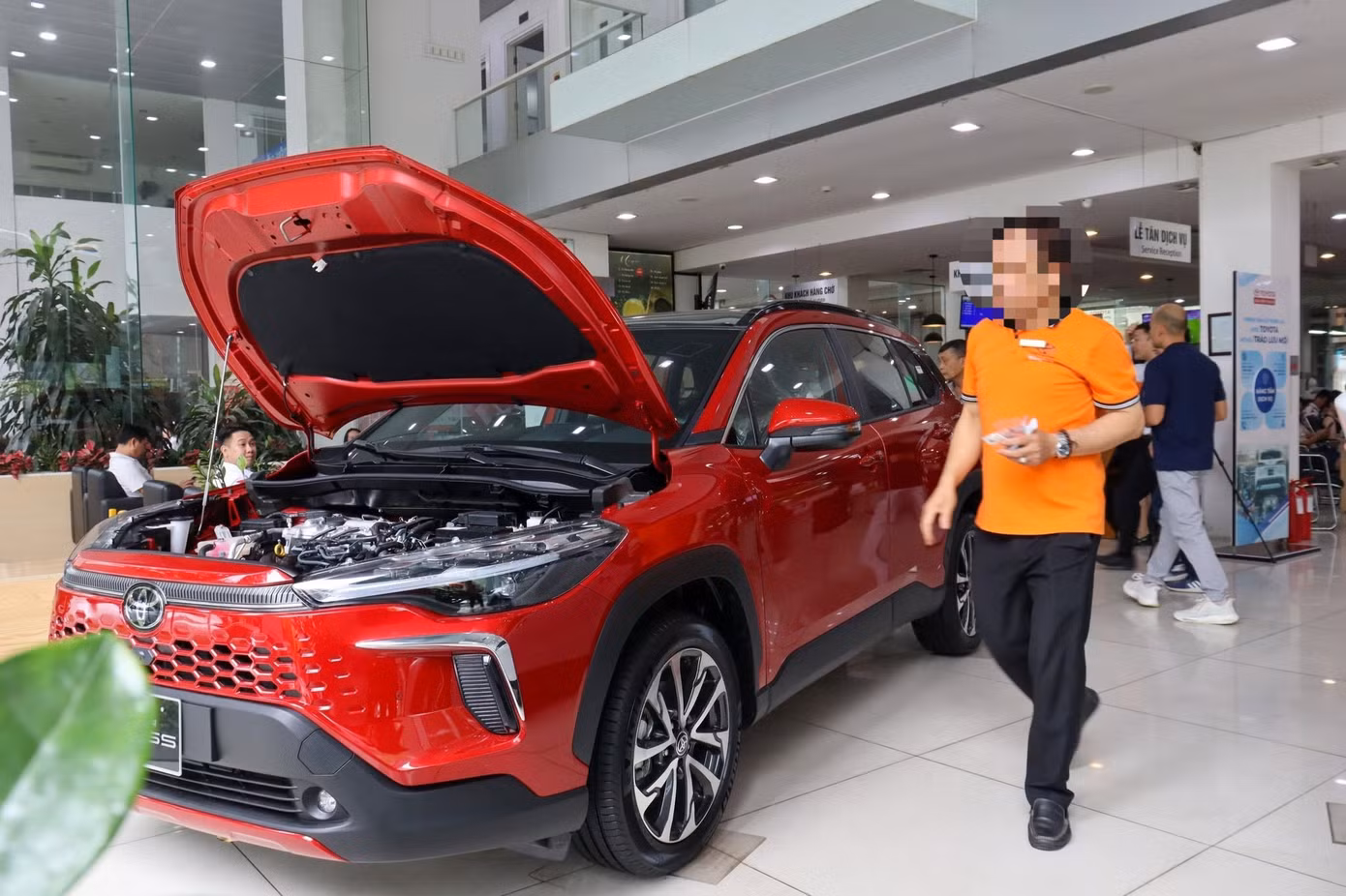Lãi suất vay ô tô gần 20%: Cách tính chi phí mua xe trả góp