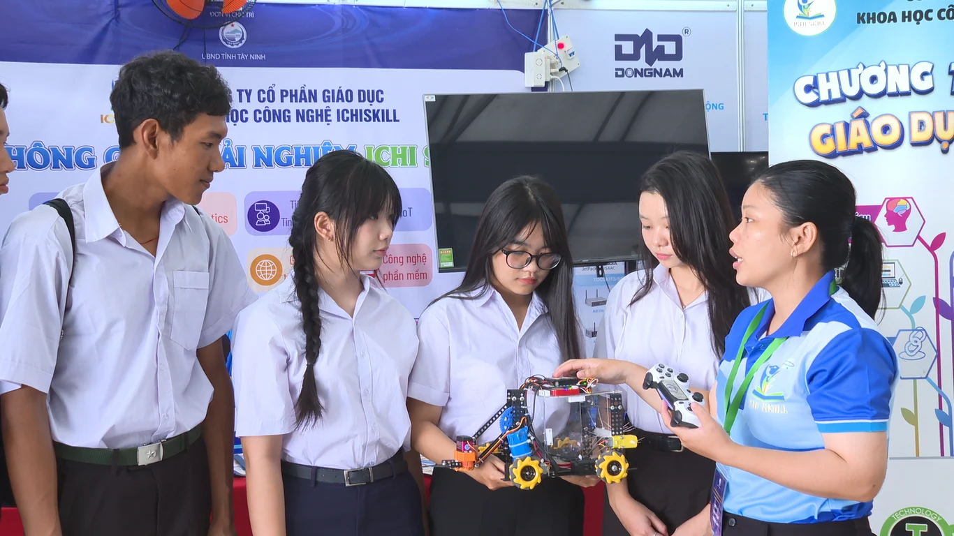 Hàng nghìn học sinh bước vào thế giới khoa học tương tác