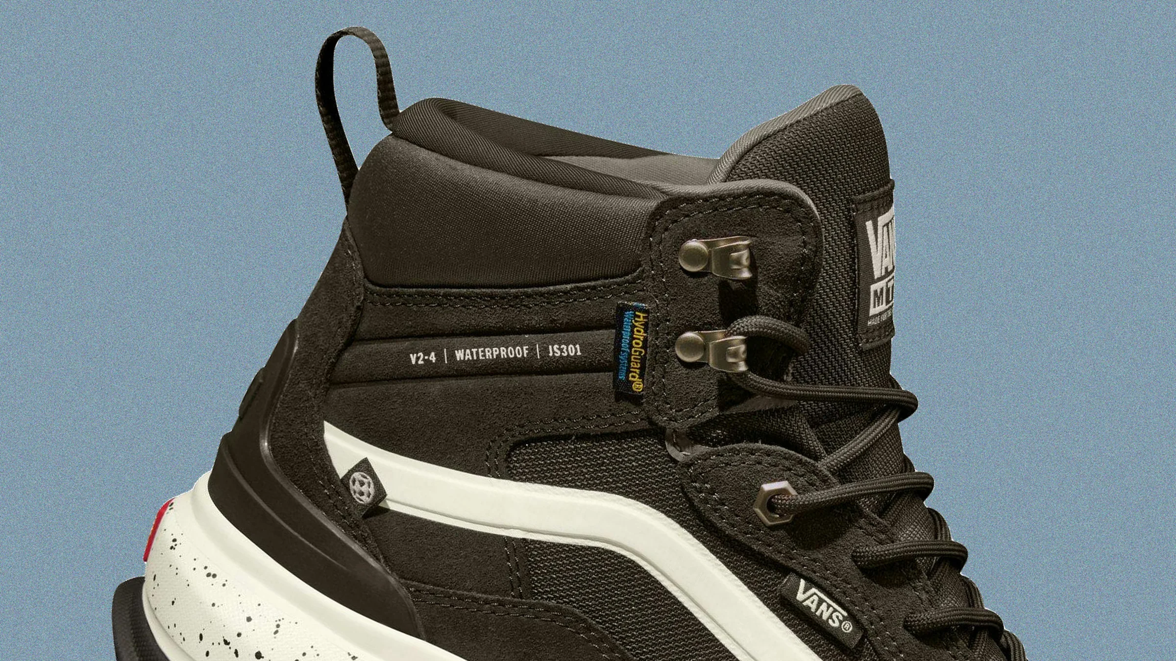 Giày leo núi cao cấp bất ngờ giảm giá: Hoka và Vans mang công nghệ đỉnh cao vào tầm tay