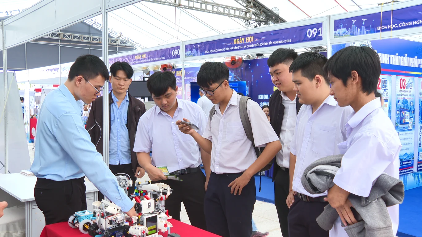Hàng nghìn học sinh bước vào thế giới khoa học tương tác