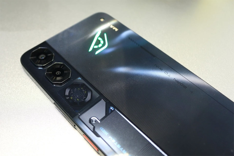 6 smartphone tầm trung dưới 10 triệu đáng mua nhất tháng 10